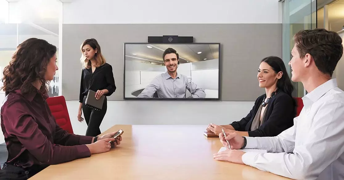 Videokonferenztechnik für Huddle Rooms mit Poly