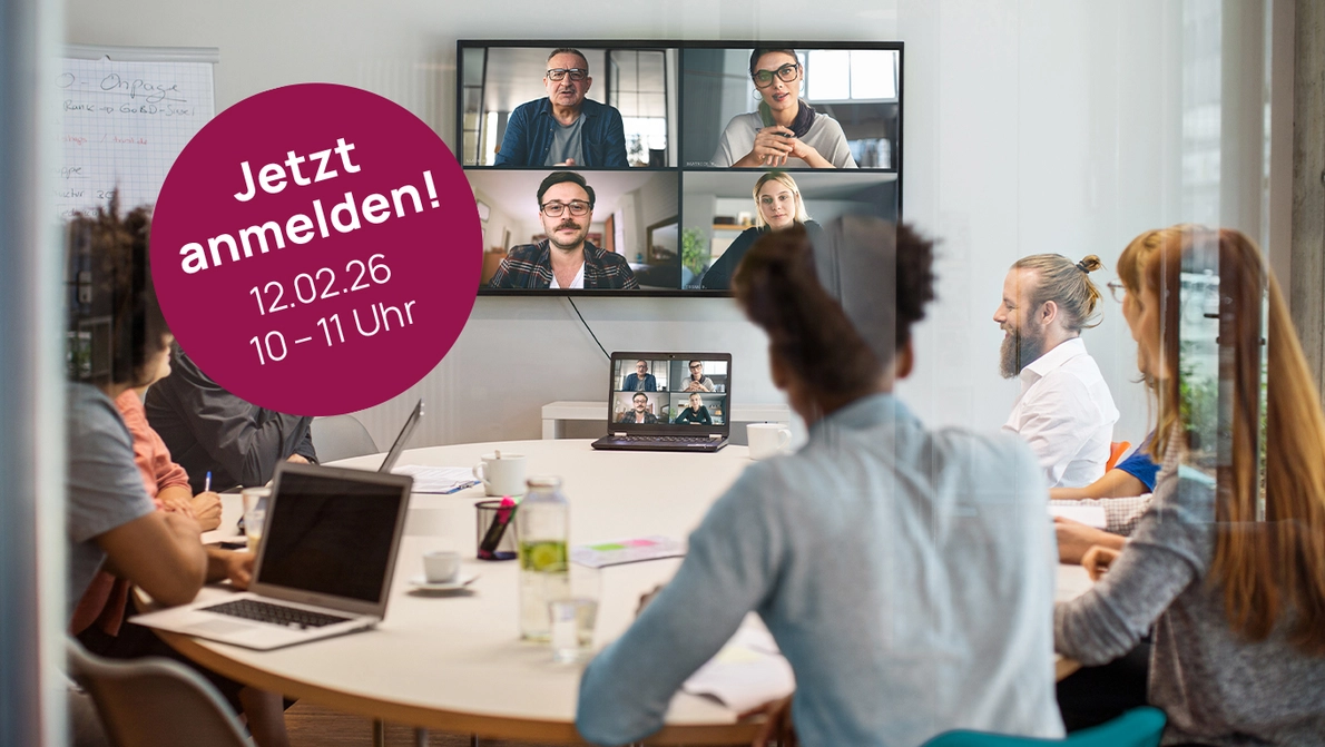 Plusnet Webinar Mehrere Kollegen sitzen im Meetingraum