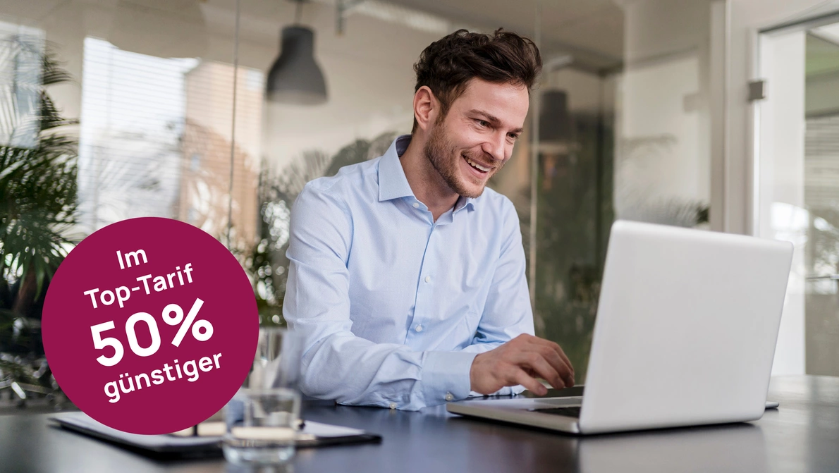Plusnet Top Tarif Plusnet Top Tarif - Man sitzt vor Laptop